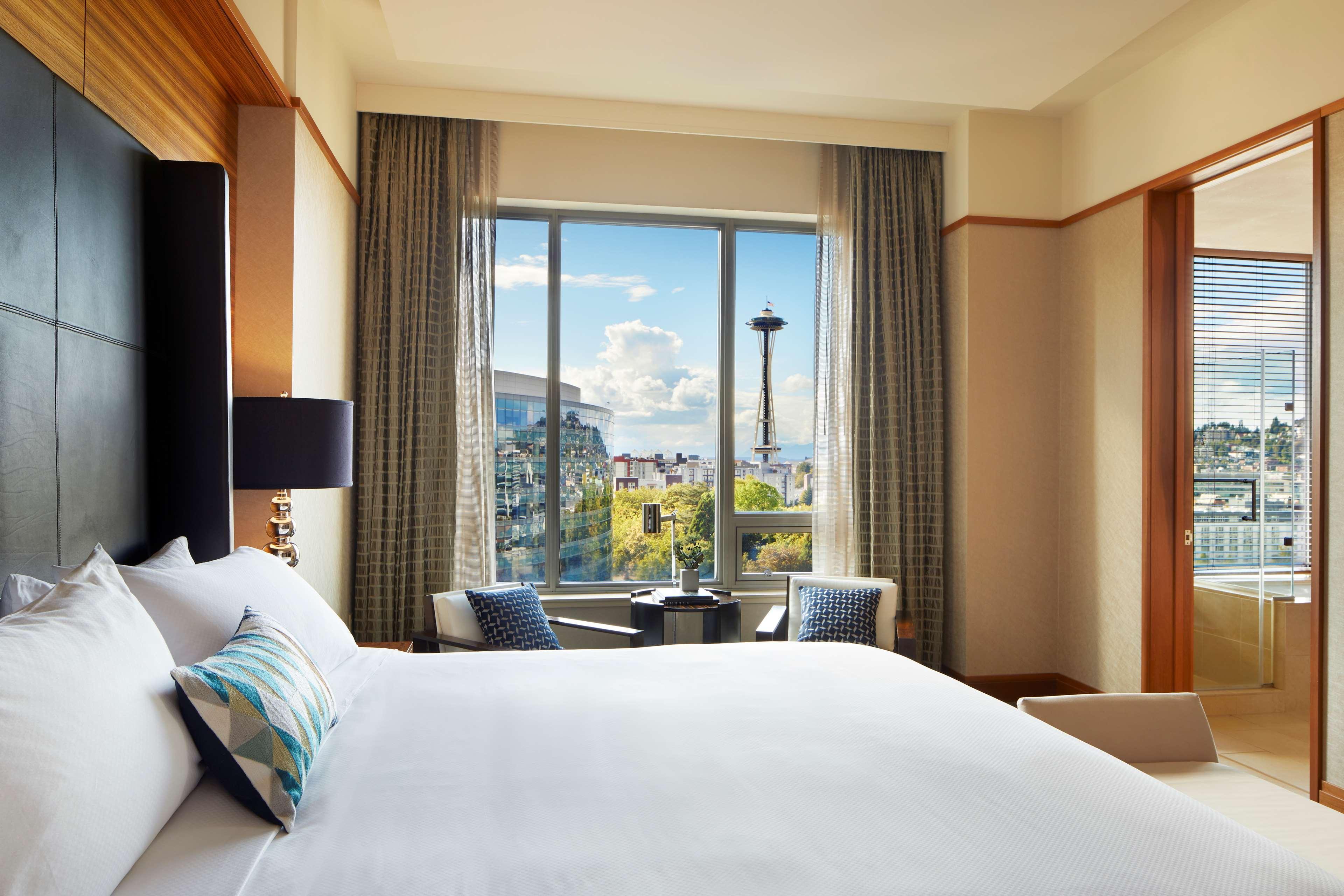 فندق بان باسيفيك سياتل المظهر الخارجي الصورة A guest room at the Westin Seattle