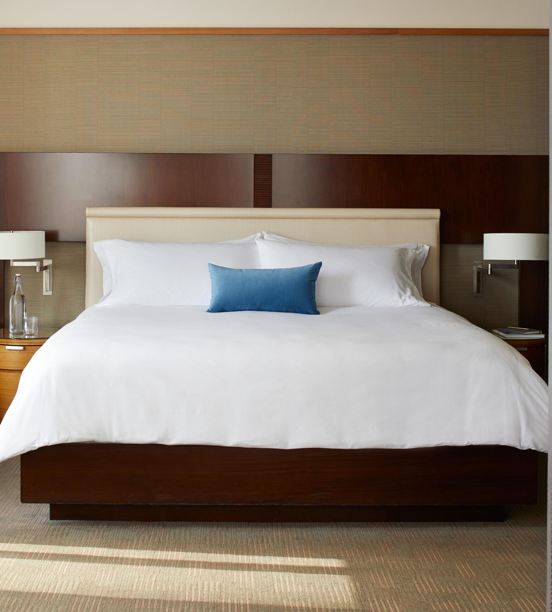 فندق بان باسيفيك سياتل المظهر الخارجي الصورة A bed with a duvet